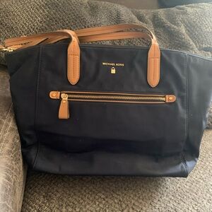 michael kors medium nylon kelsey plum